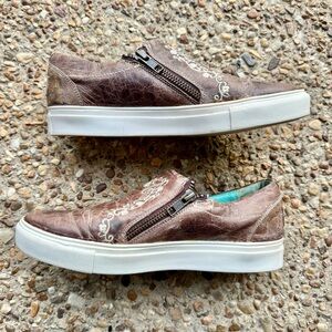 Corral Bone Crater Inlay Embroidered Floral Zipper Shoes Size 7.5